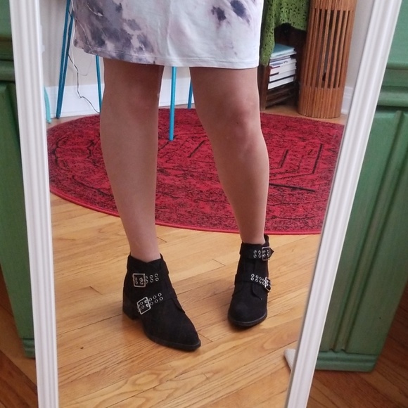 VTG Style Blk Suede Divided Buckle Ankle Booties - Picture 3 of 8